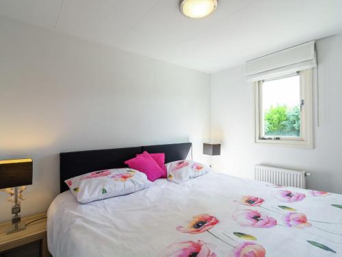  Modern Holiday Home in Kattendijke with a Garden in Kattendijke