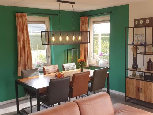  Nice holiday home with sauna and jacuzzi near the Wadden Sea in Tzummarum