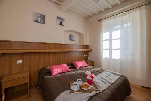 Double or Twin Room with Private Bathroom image 7