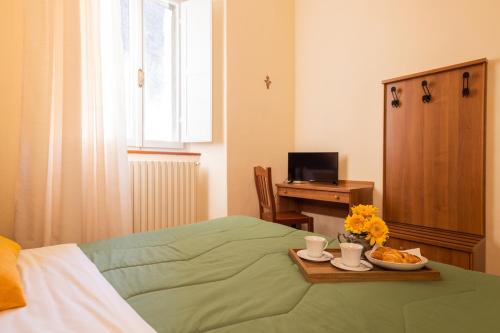 Double or Twin Room with Private Bathroom image 2