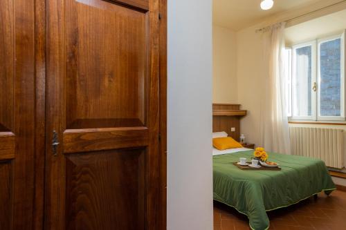 Double or Twin Room with Private Bathroom image 1
