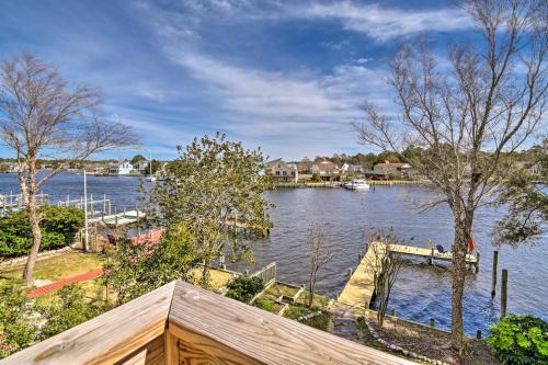 High-End Canalfront Paradise with Dock and Kayaks! - image 4