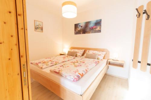 1 queen bed, 1 sofa bed