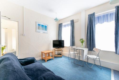 Sandpiper Holiday Apartments - main image