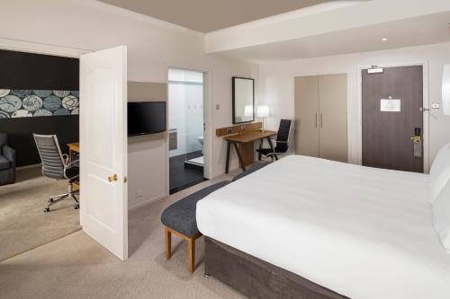 Crowne Plaza Solihull an IHG Hotel - image 11