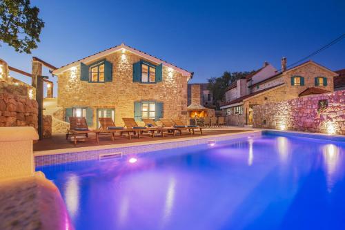 Stone Villa with jacuzzi and sauna