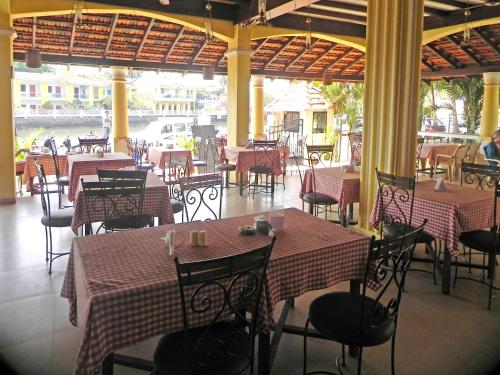 Restoran, Riverside Regency Resort in Goa