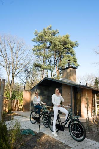 ZEN-bungalow NO 1 met sauna en hottub in Rheezerveen