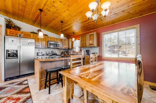 Rocky Mountain Sunshine Cabin - image 4