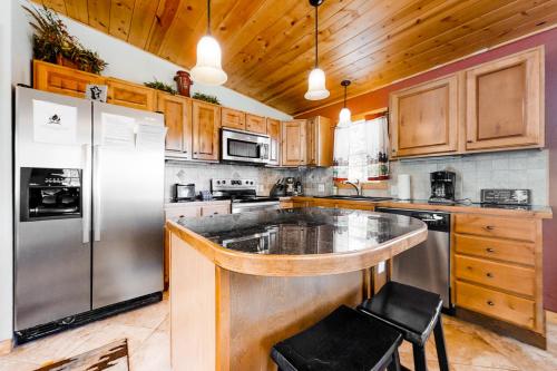 Rocky Mountain Sunshine Cabin - image 5