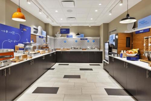 Holiday Inn Express & Suites Jersey City - Holland Tunnel, an IHG Hotel in Jersey City, USA