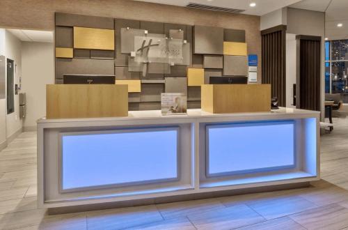 Lobby, Holiday Inn Express & Suites Jersey City - Holland Tunnel by IHG in Jersey City (NJ)