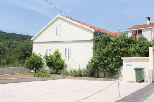 Holiday house in Preko with sea view, terrace, air conditioning, WiFi (4571-1)