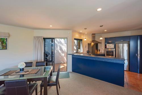 Facilities, On The Rocks in Britannia Heights