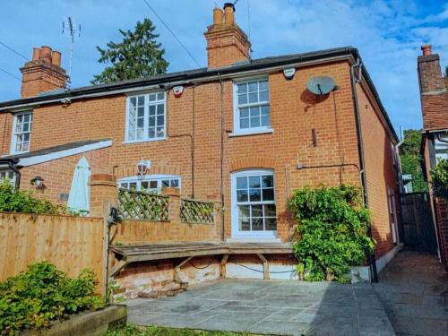 Stunning 2 Bedroom Cottage With Garden Office, , Berkshire