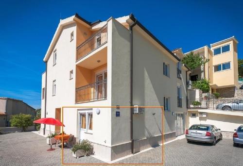 Apartments and rooms Led-near sea