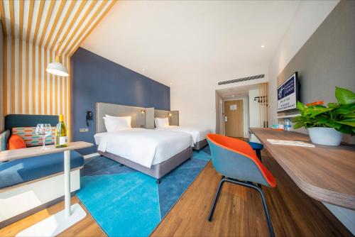 room detail thumbnail 1