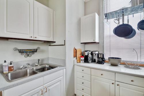 New Orleans - Bywater Cottage - Walk to French Quarter - main image