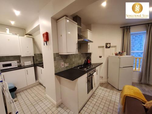 1 & 3 Bedroom Apt by Sensational Stay Serviced Accommodation - Adelphi Suites - image 12