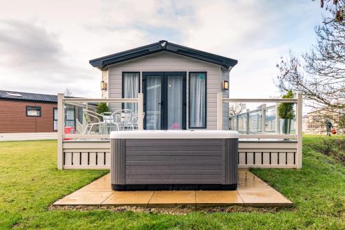 Hidden Jewel Lodge with Hot Tub gîte à louer Holme upon Spalding Moor