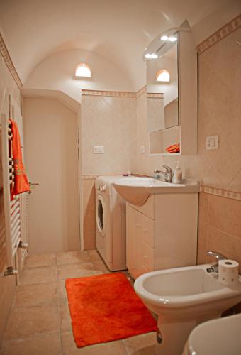 One-Bedroom Apartment with Sea View image 5