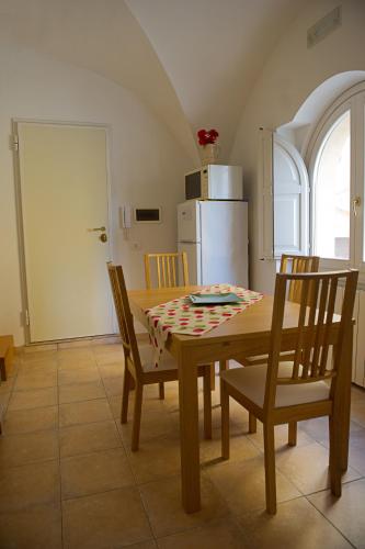 One-Bedroom Apartment with Sea View image 6