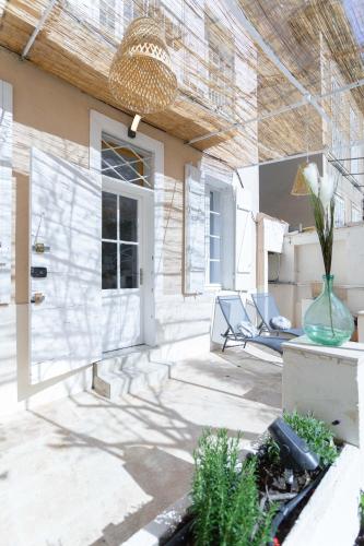 La Maison de Famille 3 chambres 8 pers Terrasse Parking Clim gîte à louer Marseille 04
