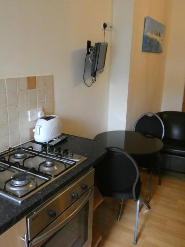Hurst Dene Aparthotel - image 11