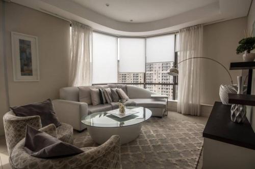 1 BEDROOM LUXURY APARTMENT Sandton Skye