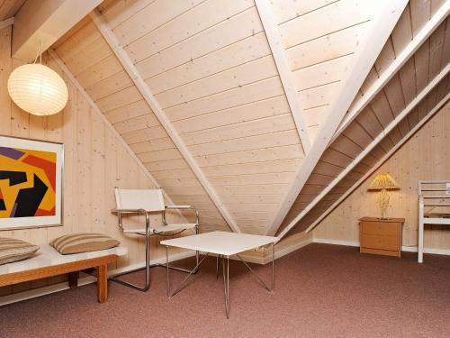 Three-Bedroom Holiday home in Blåvand 10 - image 2