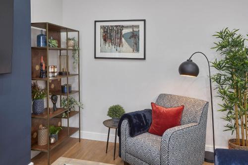 One-Bedroom Apartment image 5