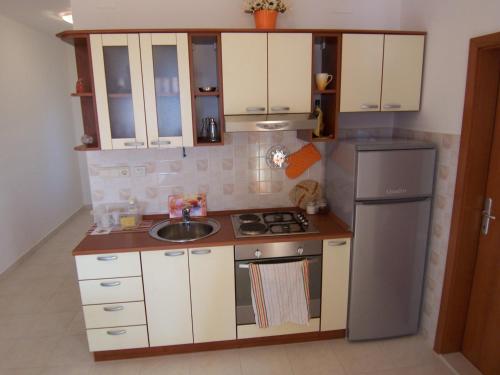 Apartments Croatia Brač - image 2