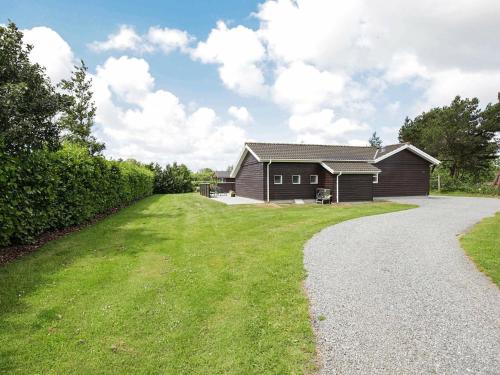 Four-Bedroom Holiday home in Blåvand 20 - image 4