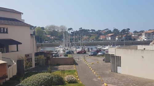 Appartement Pour 4 Personnes Avec Vue Sur Le Port De Plaisance- Residence Le Genois - Location saisonnière - Capbreton