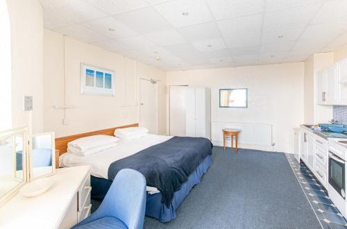 Apartment 1 - Ground-Floor Studio Apartment image 6