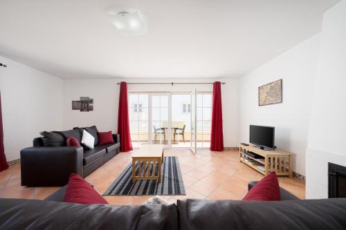 Traditional Seaside Tavira Apartment - image 3