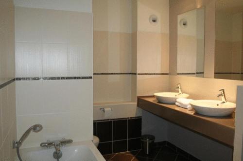 La Ferme des Mares The Originals Relais (Relais du Silence) - image 5