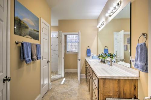 Newly Built Lakefront Home with Dock and Kayaks! - image 8