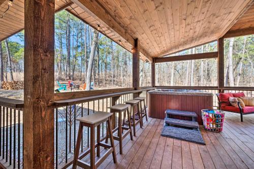 Luxury Cabin Getaway 1 Mi To Broken Bow Lake! in De Queen