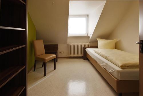 Keisers Hotel Garni - image 4
