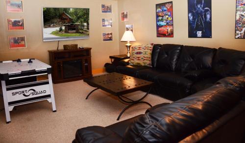 8 Bears Lodge - image 2