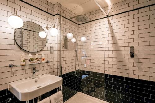 The Park Hotel - image 12