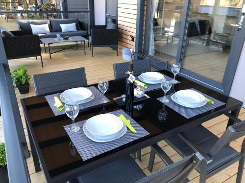 TOTAL ESCAPE Mobile Home NERA Camp Porton Biondi