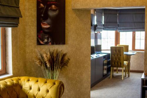 Suite, executive