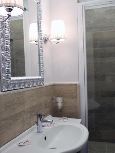 Piccolo di Piazza di Spagna Suites - image 10