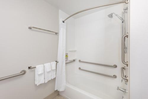 Queen Room with Two Queen Beds - Hearing Accessible/Non-Smoking