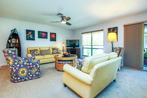 Beach resort condo near world renowned Bowmans Beach - Blind Pass B202 Florida