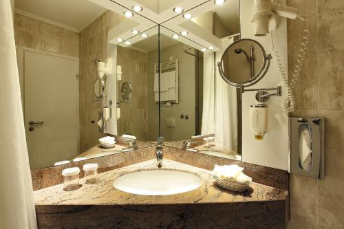 H4 Hotel Frankfurt Messe - main image