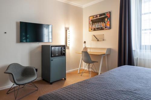 B-Hotel - image 3