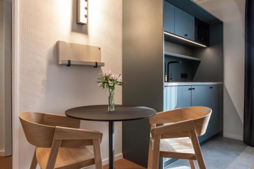 B-Hotel - image 14